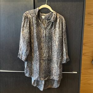 Aritzia Wilfred silk button up snake print shirt  blouse with 3/4 sleeve size